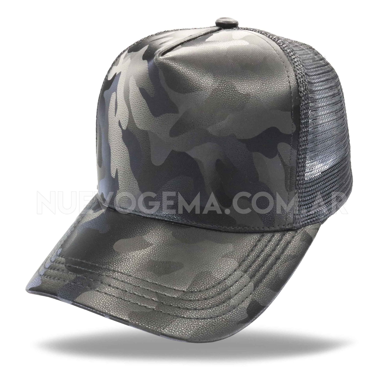 Gorra trucker premium en cuerina negra.