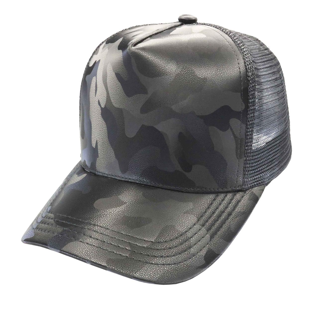 Gorra trucker premium en cuerina negra.